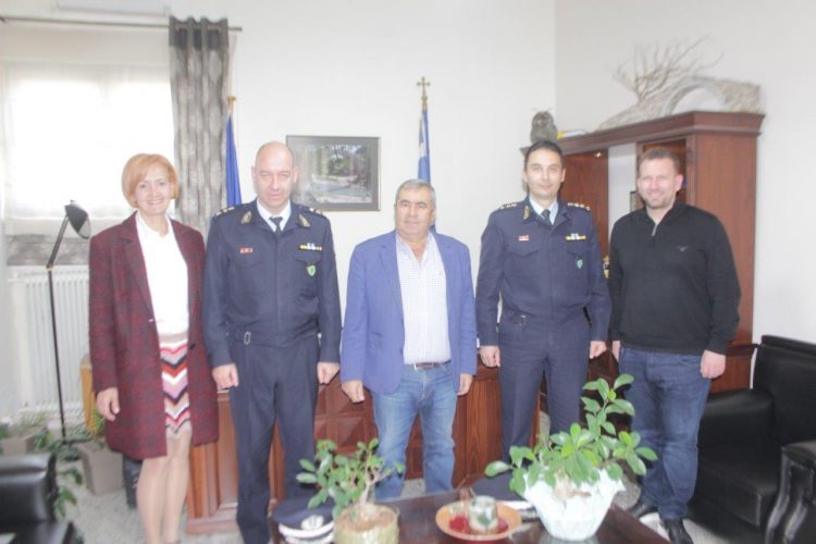 Εθιμοτυπική επίσκεψη του Διευθυντή της Αστυνομικής Διεύθυνσης Τρικάλων στον Δήμαρχο Πύλης