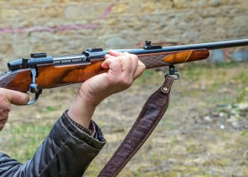 72χρονος πυροβόλησε με καραμπίνα τον αδερφό του αλλά (ευτυχώς) δεν τον πέτυχε