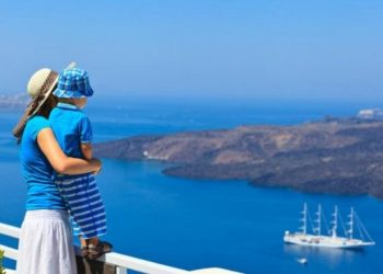 Τουρισμός για Όλους 2026: Πότε ανοίγει η πλατφόρμα, ποιοι δικαιούνται voucher έως 600 ευρώ