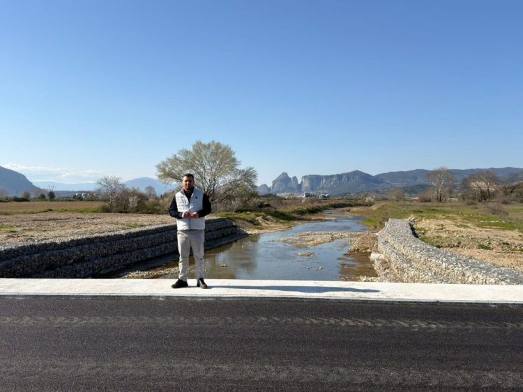 Ολοκληρώνονται οι εργασίες κατασκευής της νέας γέφυρας στους Αγίους Θεοδώρους Καλαμπάκας