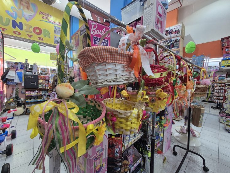 Στα Junior Toys ζωντανεύει το έθιμο των Λαζαρίνων με τα πιο όμορφα καλαθάκια