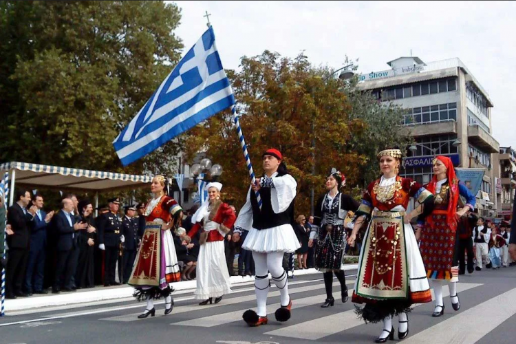 Χειμωνιάτικο σκηνικό στη Θεσσαλία με χιόνια στα ορεινά μέχρι 3 του Απρίλη – Παρέλαση χωρίς βροχές