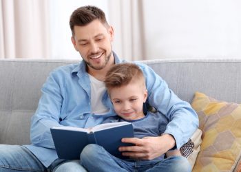 Τα πιο ωραία “παραμύθια” τα λένε οι… άτακτοι μπαμπάδες!