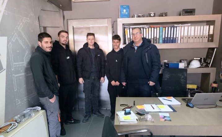 ΣΑΕΚ Τρικάλων: Το Έξυπνο ασανσέρ «Meteora Smart Lift AI Future» με τεχνητή νοημοσύνη για άτομα με προβλήματα όρασης