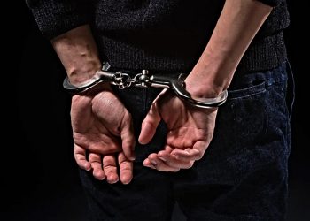 Το “έπαιζαν” λογιστές και άρπαξαν από ηλικιωμένη 3.650 ευρώ & κοσμήματα (ΦΩΤΟ)