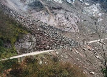 Κατολίσθηση έκλεισε τον κεντρικό δρόμο προς το Ανθηρό! Σε εξέλιξη το φαινόμενο παρακολουθείται από τεχνικά στελέχη του Δήμου Αργιθέας