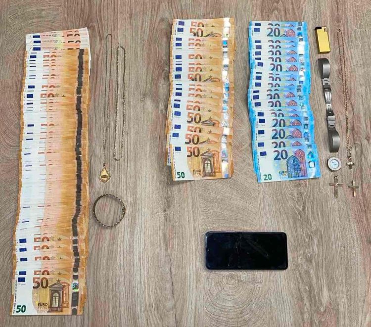 Εξιχνιάσθηκαν 2 περιπτώσεις τηλεφωνικής απάτης σε περιοχές των Τρικάλων και της Καστοριάς