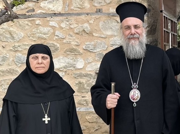Οι εόρτιες ευχές του Τρίκκης Χρυσοστόμου στην Καθηγουμένη της Ι.Μ. Κορμπόβου, σεβαστή Γερόντισσα Θεοφύλακτη (ΕΙΚΟΝΑ)