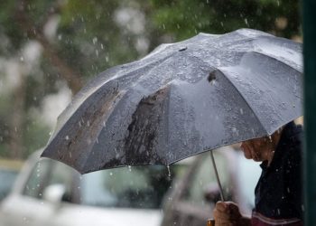 Καντερές για καιρό Πάσχα: Με ομπρέλα στην Ανάσταση, χωρίς φαινόμενα η Κυριακή στη Θεσσαλία (video)