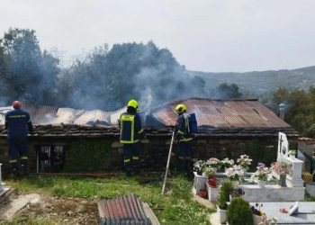 Ιωάννινα: Στις στάχτες το οστεοφυλάκιο στο Ελληνικό έπειτα από μεγάλη φωτιά – Δείτε εικόνες
