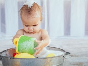 Πώς να κάνετε μπάνιο το μωρό σας με ασφάλεια – Απλά βήματα για όλους τους γονείς