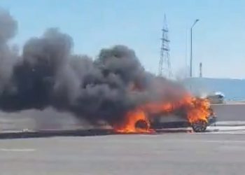 ΠΑΘΕ: Όχημα προσέκρουσε στο στηθαίο και έγινε παρανάλωμα του πυρός