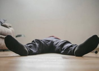 Νεκρός εντοπίστηκε άντρας στο μπάνιο του σπιτιού του
