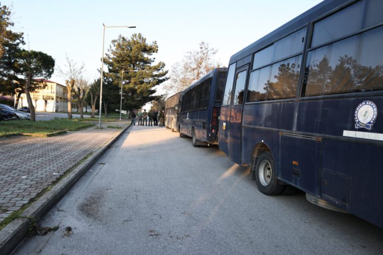 Τέμπη – Δίκη για χαμένα βίντεο: «Το υλικό που πήραμε αποκαλύπτει πολλά»… Τι δηλώνουν δικηγόροι στη σκιά της αναβολής (βίντεο)