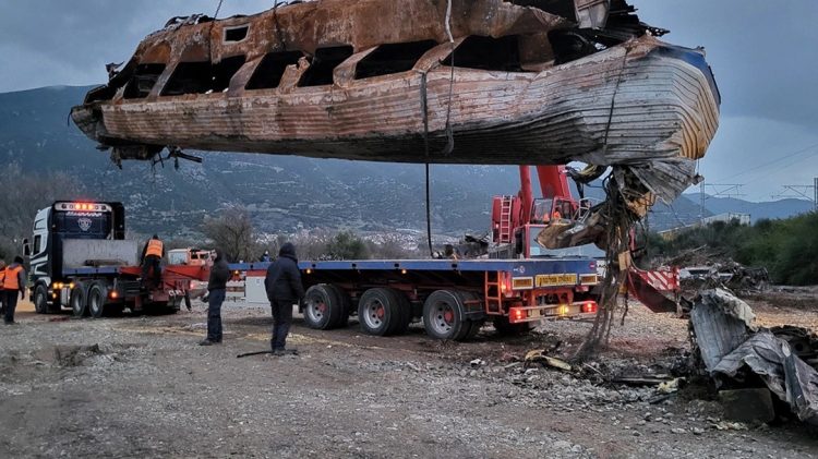 Δείτε φωτογραφίες του πραγματογνώμονα για την τραγωδία στα Τέμπη: «Δείχνει το μπάζωμα» λένε δικηγόροι συγγενών – Τι ισχύει