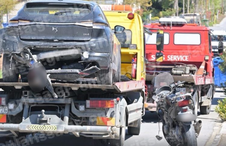 Δείτε φωτογραφίες: Φοβερή μίνι καραμπόλα έξω από τη Λάρισα – Σμπαράλια τα οχήματα – Ένας άνδρας διασωληνώθηκε στο Πανεπιστημιακό Νοσοκομείο