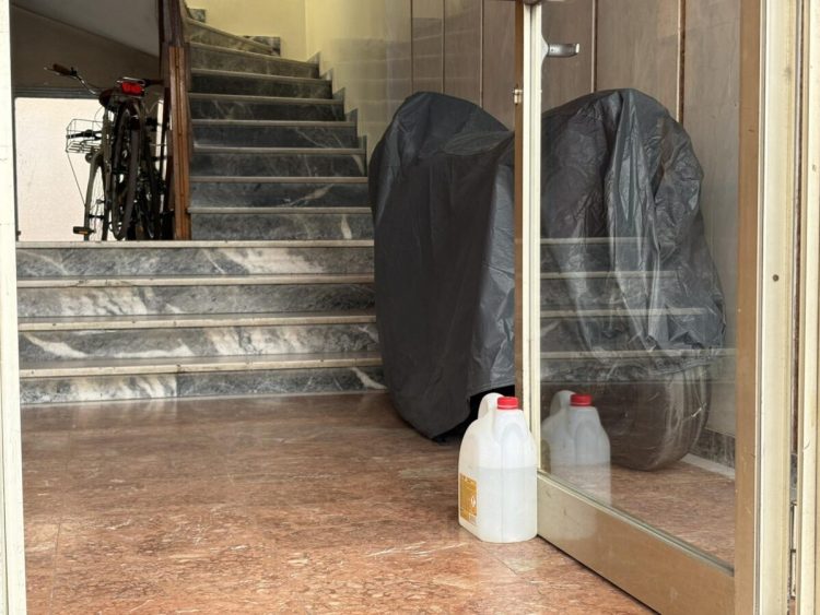 Τραγωδία: Νεκρές εντοπίστηκαν δύο αδερφές σε διαμέρισμα – Άγνωστη μέχρι στιγμής η αιτία του θανάτου (φωτό)