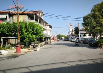Μάχη για τη ζωή δίχρονου παιδιού στον Πλαταμώνα: Υπέστη αιφνίδια απώλεια αισθήσεων και αναπνοής – Η αυταπάρνηση των αστυνομικών και η τεράστια κινητοποίηση