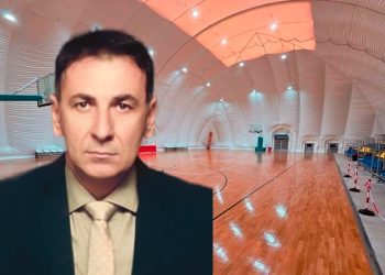 Αυτή είναι η θεσσαλική εταιρεία που ξεκίνησε από το χώρο της ξυλείας και σήμερα «ντύνει» γήπεδα με αεροθόλους