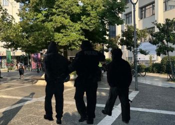 Επειδή λιμπίστηκαν τη ζακέτα του, τρεις νταήδες γρονθοκόπησαν 15χρονο για να του την κλέψουν