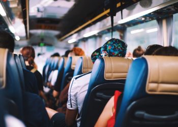 Σε οδύσσεια εξελίχθηκε εκδρομή για μαθητές Λυκείου – Χάλασαν στη διαδρομή… δύο λεωφορεία – Το ένα με… χάρτινες πινακίδες (ΦΩΤΟ)!