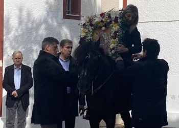 Λάρισα: Οι καβαλάρηδες εντυπωσίασαν σήμερα στους Γόννους, στην γιορτή του πολιούχου τους, Αγίου Γεωργίου (φωτο – βίντεο)
