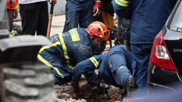 Συναγερμός στην Πυροσβεστική: Άνδρας έπεσε σε φρεάτιο – Δείτε φωτογραφία