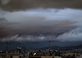 Καιρός: Ένας νεκρός από το πέρασμα της κακοκαιρίας Erminio – Πώς θα κινηθεί τις επόμενες ώρες