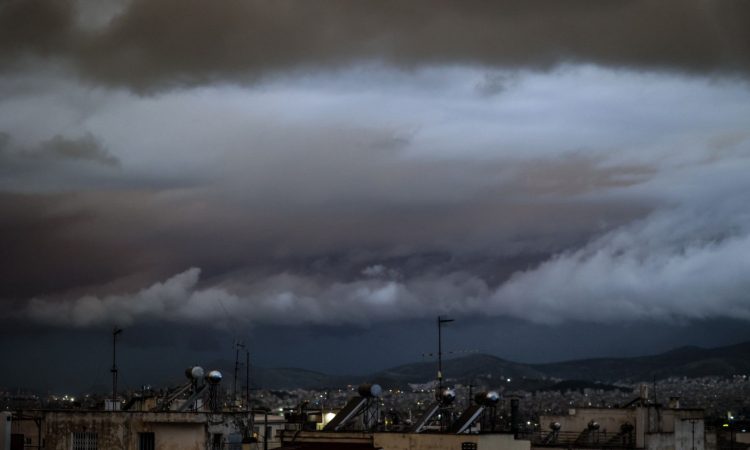 Καιρός: Ένας νεκρός από το πέρασμα της κακοκαιρίας Erminio – Πώς θα κινηθεί τις επόμενες ώρες