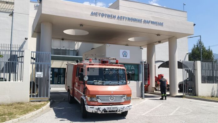 Εικόνες και video από την φωτιά στην Αστυνομική Διεύθυνση Μαγνησίας