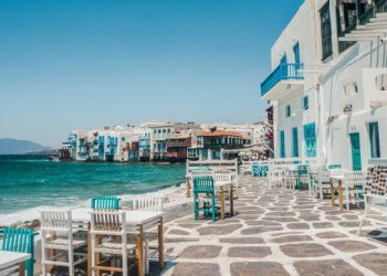 Μοναδικές Γεύσεις Νοτίου Αιγαίου: Τα Πιστοποιημένα Προϊόντα που Μαγεύουν Επισκέπτες σε Κυκλάδες & Δωδεκάνησα
