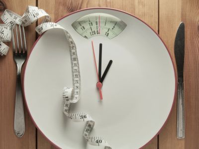 Διαλείπουσα νηστεία: Πόσο βάρος μπορείτε να χάσετε την εβδομάδα