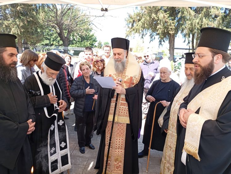 Τρίκκης Χρυσόστομος: Τρισάγια σε τρία Κοιμητήρια της πόλης και επί του τάφου του προκατόχου του Αλεξίου (ΦΩΤΟ)