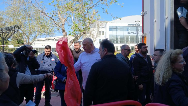 Ο Δήμος Βόλου και η ΠΑΕ Βόλος διένειμαν αρνιά σε 400 οικογένειες (βίντεο και φωτό)
