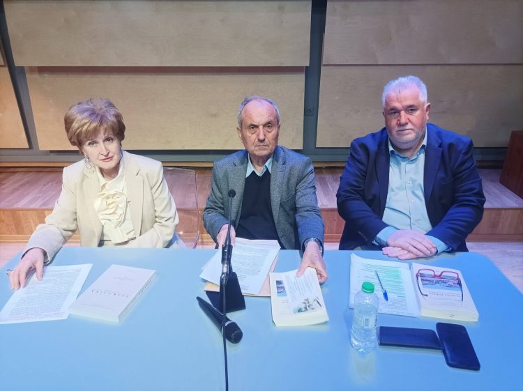 Θεολόγης Ι. Τριανταφύλλου: Ο δημοσιογράφος που ανέστησε με την πένα του τον κόσμο των παλιών Τρικάλων! (ΦΩΤΟ)