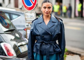 Trench coats alert! Πού θα τα βρεις σήμερα και πώς θα τα φοράς κάθε βροχερή μέρα