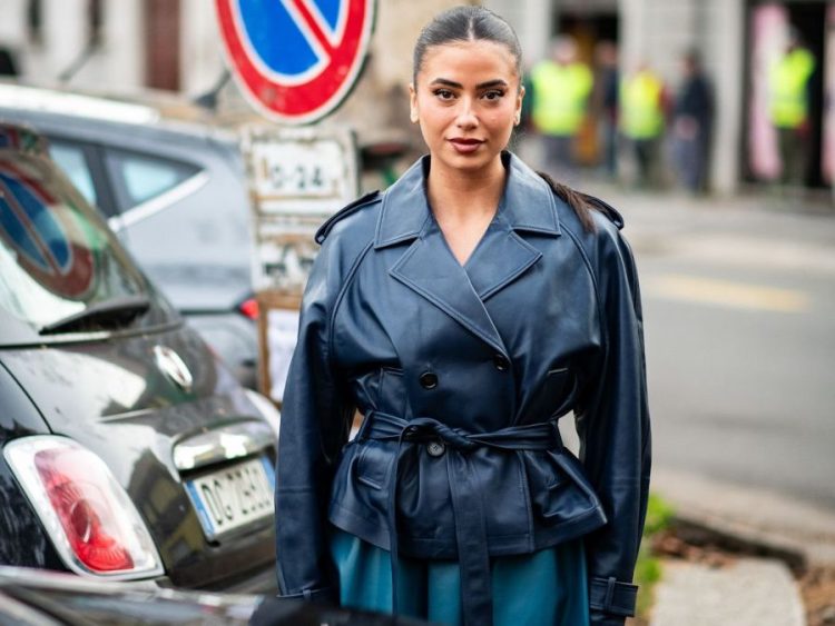 Trench coats alert! Πού θα τα βρεις σήμερα και πώς θα τα φοράς κάθε βροχερή μέρα