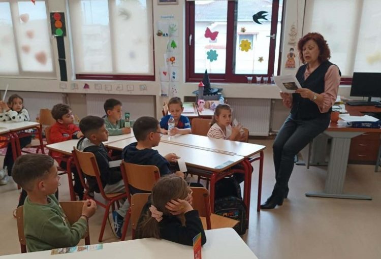 Δράσεις φιλαναγνωσίας στο 2ο Δημοτικό Σχολείο Φαρκαδόνας για την Παγκόσμια Ημέρα Παιδικού Βιβλίου