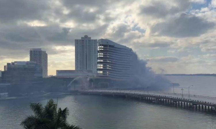 Μαϊάμι: Κατεδάφισαν ξενοδοχείο 23 ορόφων μέσα 20 δευτερόλεπτα – Εντυπωσιακό βίντεο