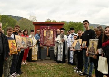 Αναβίωσε με μεγάλη επιτυχία το έθιμο των Εικονισμάτων από τους κατοίκους του Γριζάνου και του Αχλαδοχωρίου (ΦΩΤΟ – ΒΙΝΤΕΟ)