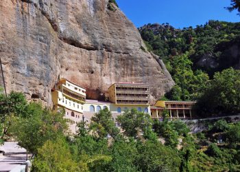 Μέγα Σπήλαιο: Η αρχαιότερη μονή της Ελλάδας (βίντεο)