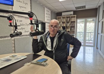 “Μήπως είσαι υιοθετημένος;” – Μια ιστορία από τα Τρίκαλα που έγινε κοινότητα 23.000 ανθρώπων: Η συγκλονιστική συνέντευξη του Γιώργου Μόσχοβου
