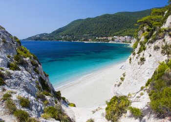 Η Σκόπελος και η Άνδρος ανάμεσα στους 13 μη συμβατικούς προορισμούς του κόσμου για το 2026