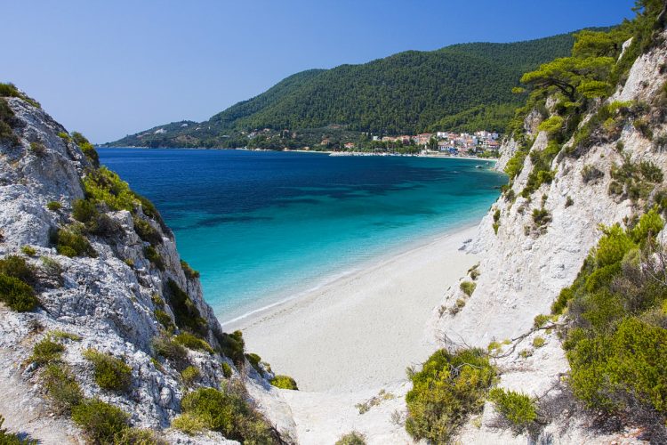 Η Σκόπελος και η Άνδρος ανάμεσα στους 13 μη συμβατικούς προορισμούς του κόσμου για το 2026