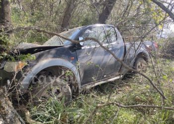 Αγροτικό εκτός δρόμου στη Θεόπετρα – Προσέκρουσε σε δέντρο (ΦΩΤΟ)