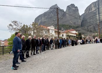 «Πασχαλόγιορτα» στην Καλαμπάκα – Ο τρανός χορός της παράδοσης ζωντάνεψε ξανά στην Πουλιάνα (ΦΩΤΟ – ΒΙΝΤΕΟ)