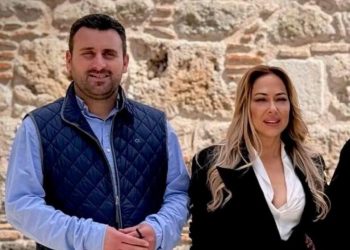 Η αφιέρωση της Μελίνας Ασλανίδου στον δήμαρχο Λευτέρη Αβραμόπουλο που συγκίνησε – «Αχ Ελλάδα σ’ Αγαπώ» από τα Μετέωρα στον αέρα του ANT1 (ΒΙΝΤΕΟ)