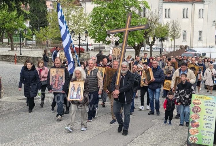 Καστράκι: Με πίστη και συγκίνηση η περιφορά Εικόνων και Λειψάνων (ΦΩΤΟ)