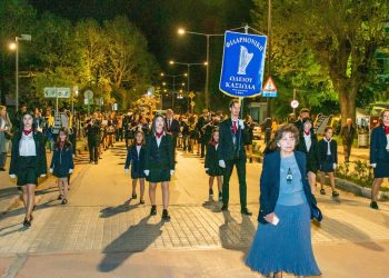 Η ΦΙΛΑΡΜΟΝΙΚΗ ΤΟΥ «ΩΔΕΙΟΥ ΤΡΙΚΑΛΩΝ Α. ΚΑΣΙΩΛΑ»  ΣΗΜΕΡΑ Μ. ΠΑΡΑΣΚΕΥΗ ΣΤΑ ΤΡΙΚΑΛΑ- Συνοδεύοντας την περιφορά του Επιταφίου του Ι. Π. Ν. Αγ. Βησσαρίωνος