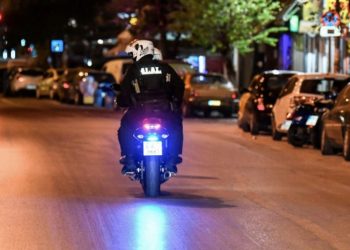 Τρίκαλα: Ανήλικος με κάνναβη σε μεταμεσονύχτιο έλεγχο – Χειροπέδες και στη μητέρα